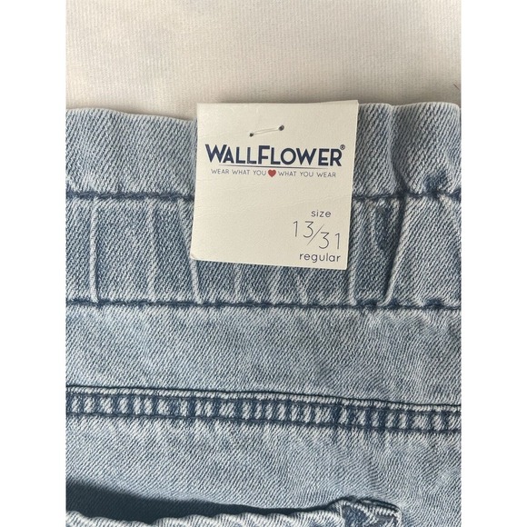 Wallflower Womens Mid Rise Jean Short Size 13 Elastic Waist Front Zip​ - Picture 6 of 10